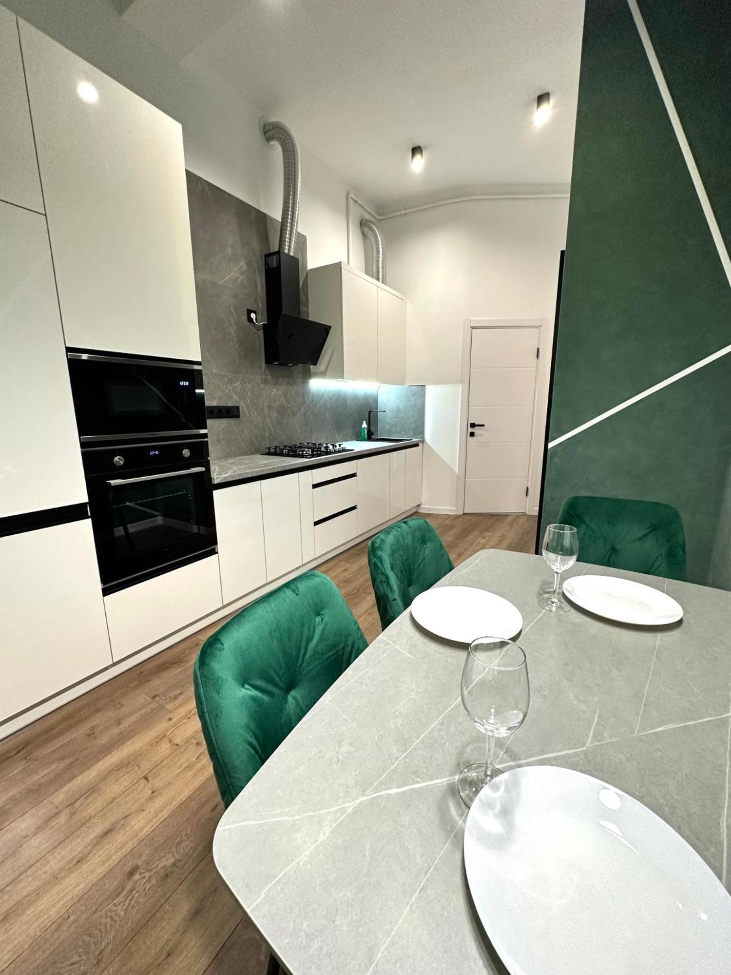 Romantic Apartments - In The Center Of Lviv , King-Size Bed מראה חיצוני תמונה