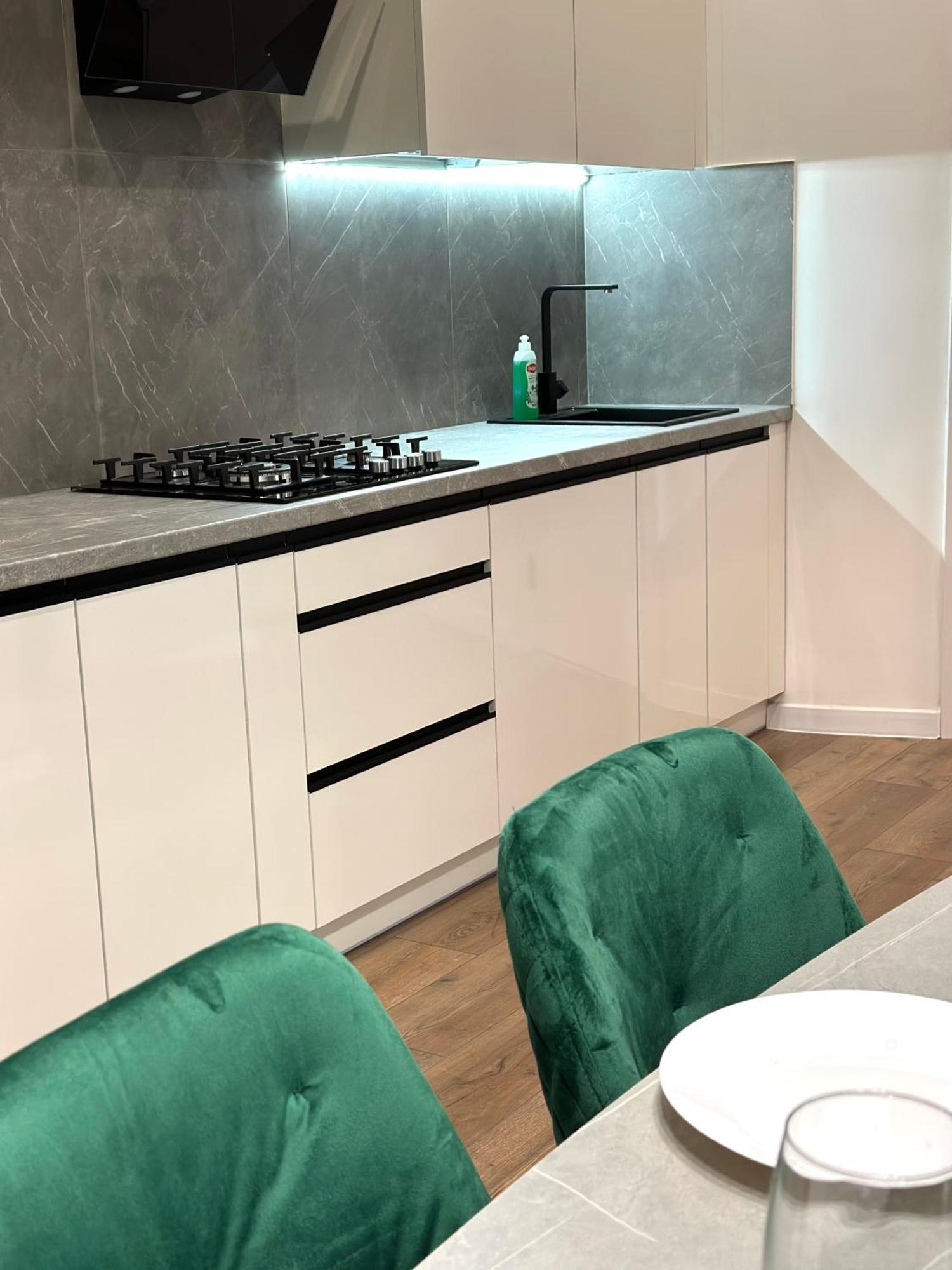 Romantic Apartments - In The Center Of Lviv , King-Size Bed מראה חיצוני תמונה