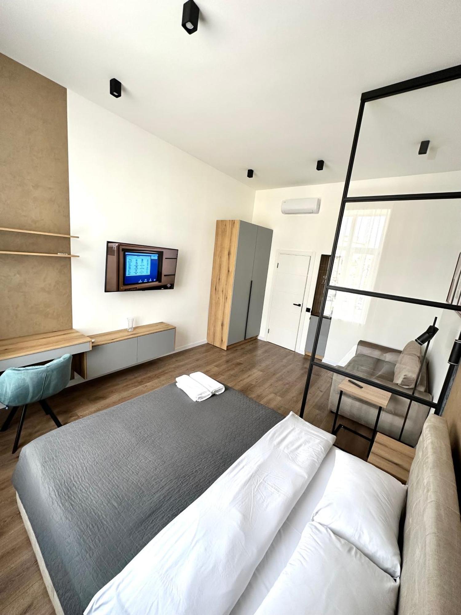 Romantic Apartments - In The Center Of Lviv , King-Size Bed מראה חיצוני תמונה