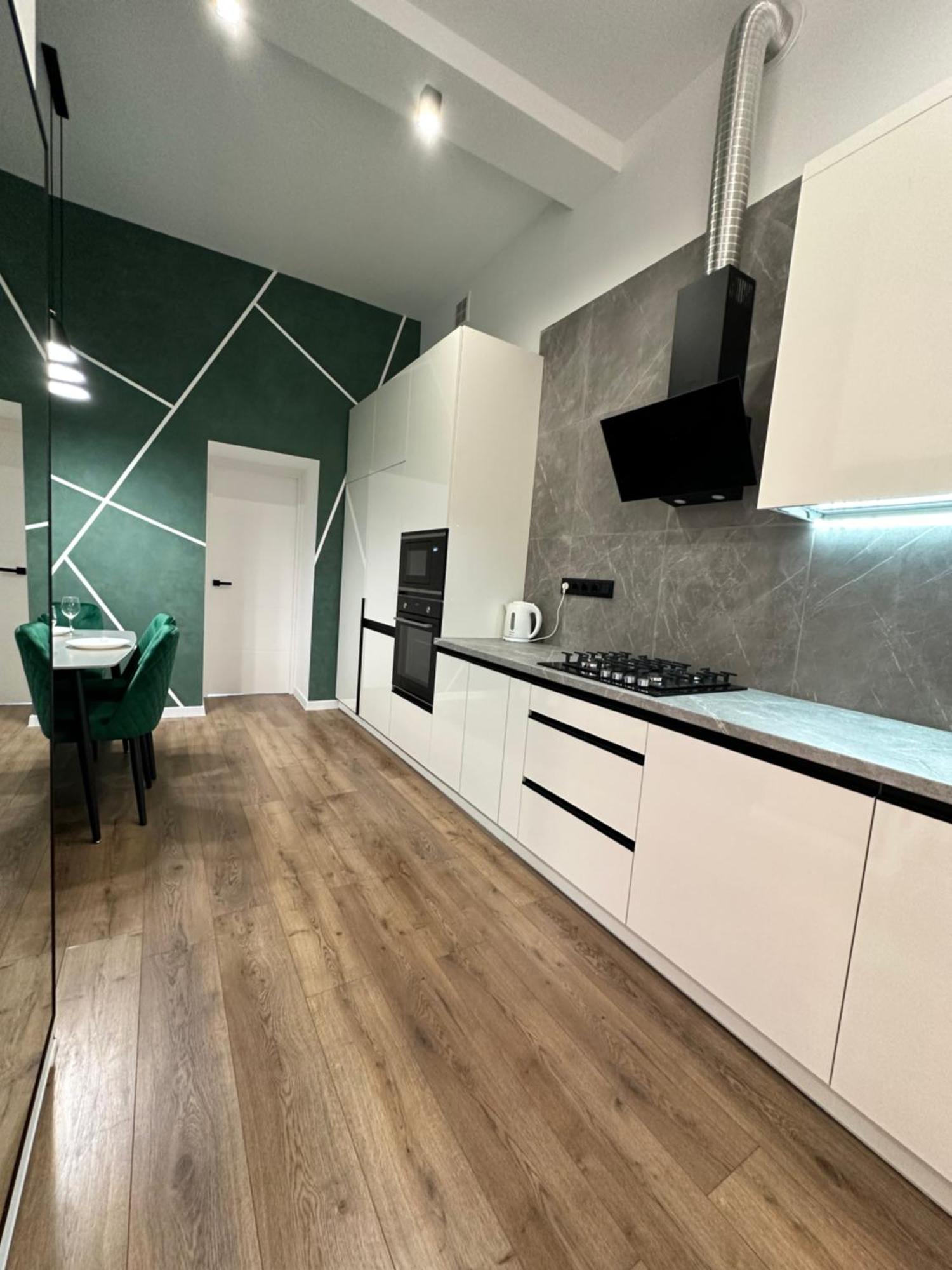 Romantic Apartments - In The Center Of Lviv , King-Size Bed מראה חיצוני תמונה